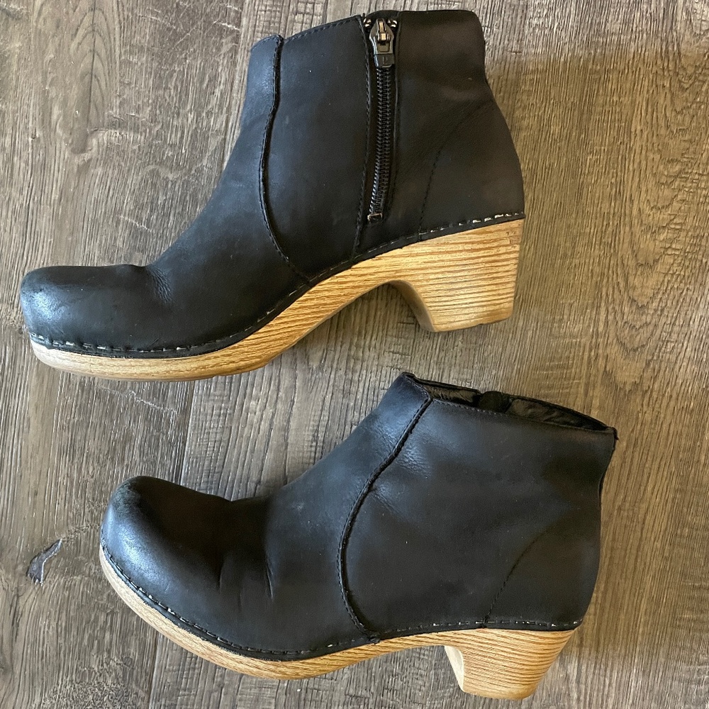 Dansko Black Maria Ankle booties size 37 (US 6.5/7)
